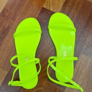 New, never worn MJ Patent neon yellow/green tkees size 7 EU38